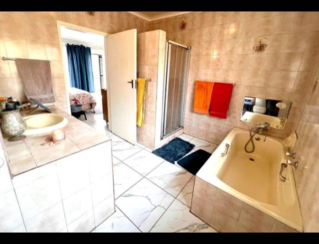 4 BEDROOM FREEHOLD FOR SALE IN GLENVISTA
